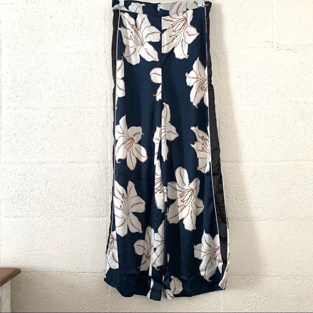 Fewnoda ZHU wide leg Floral silk like pants